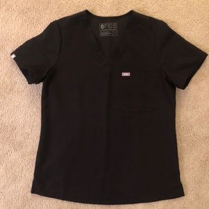 FIGS Catarina One-Pocket Scrub Top in Black